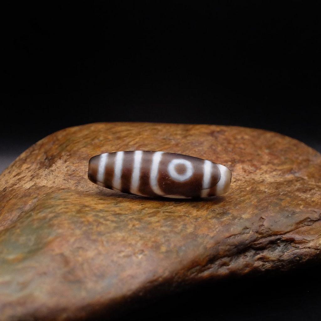 Бусина дзи 2 глаза №38