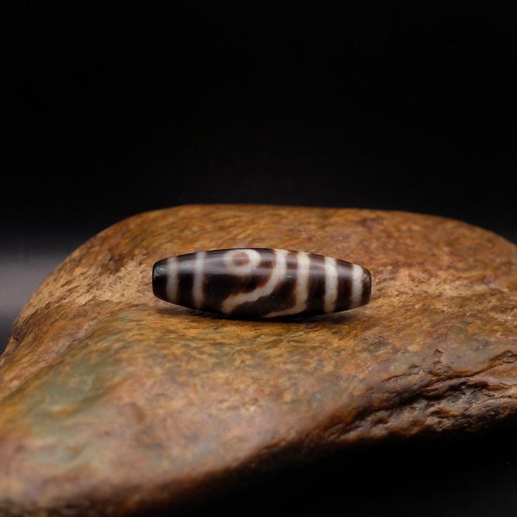 Бусина дзи 2 глаза №44