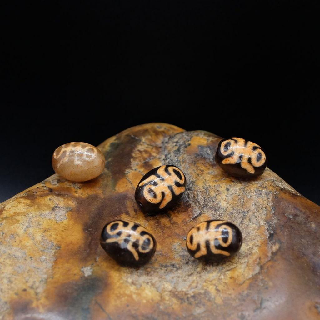 Бусина дзи большой человек №4