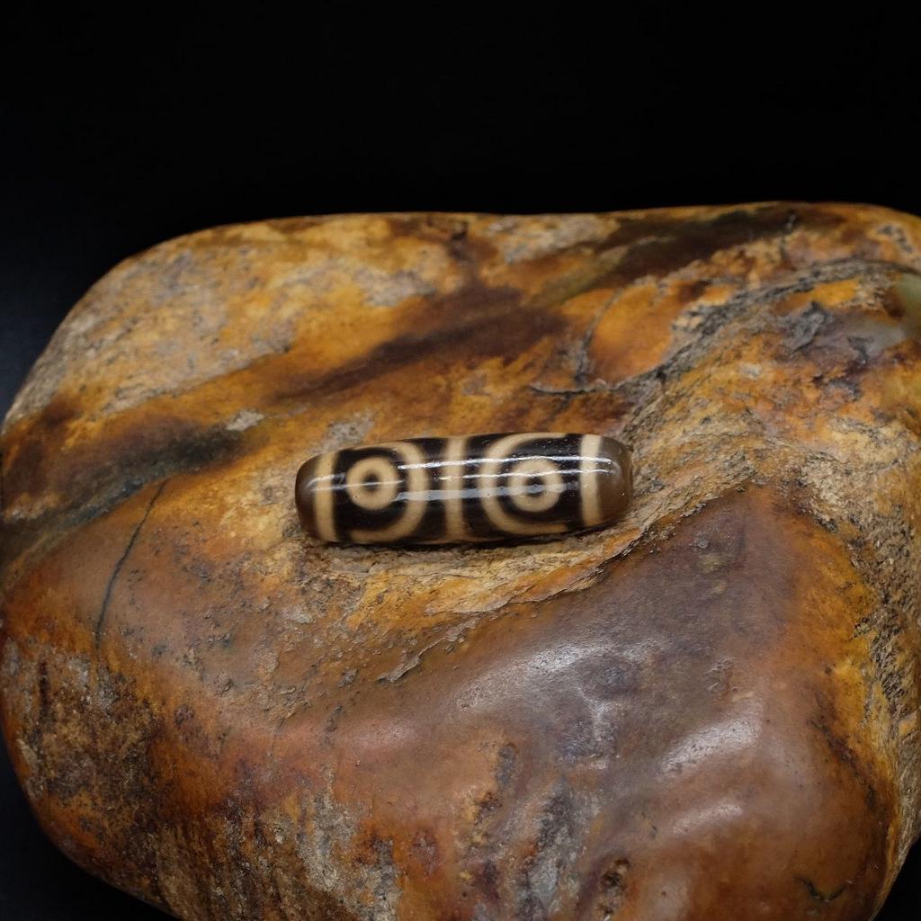 Дзи 4 глаза №6