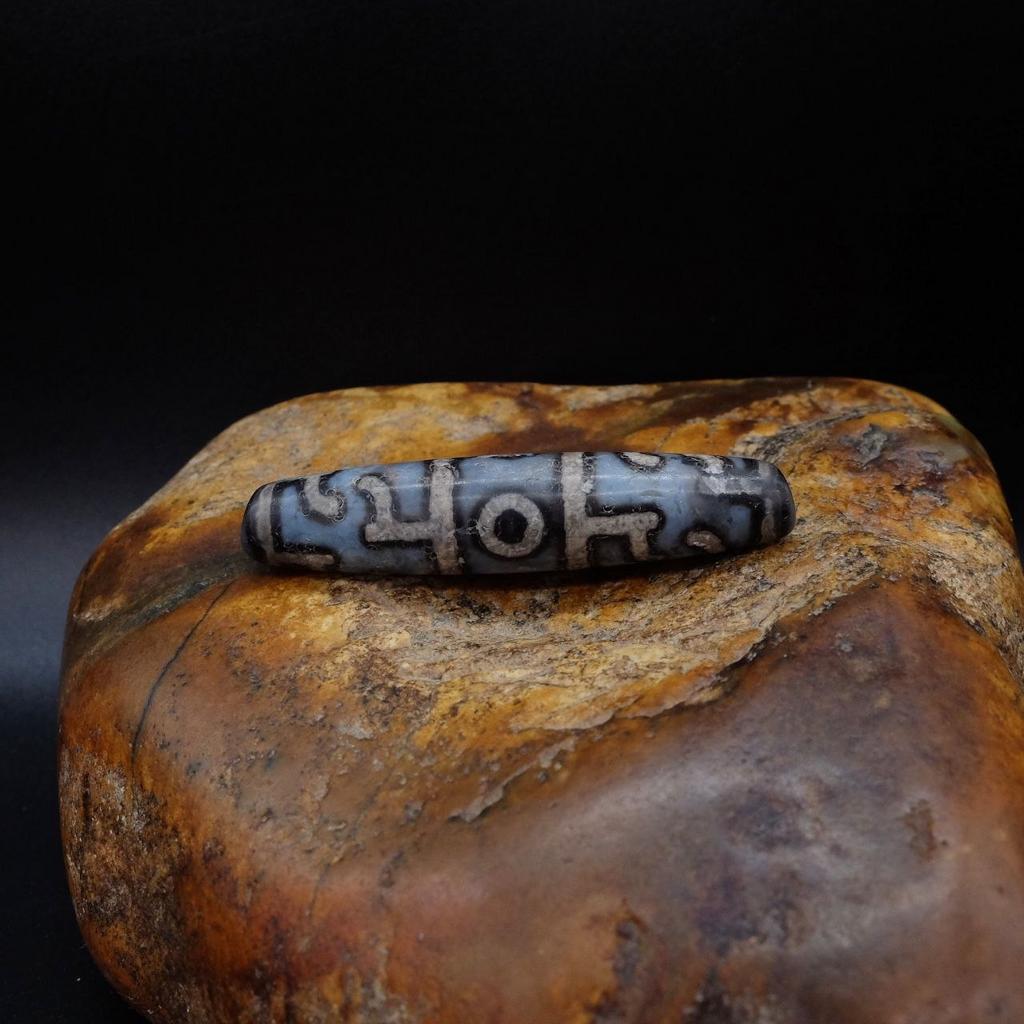 Бусина дзи 3 глаза и шапка падмасабхавы №13 original