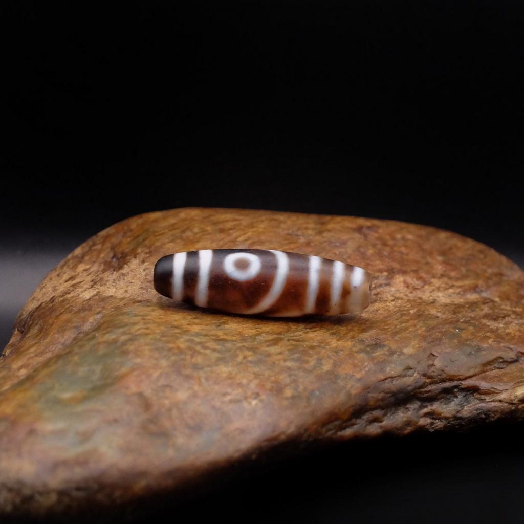 Бусина дзи 2 глаза №48