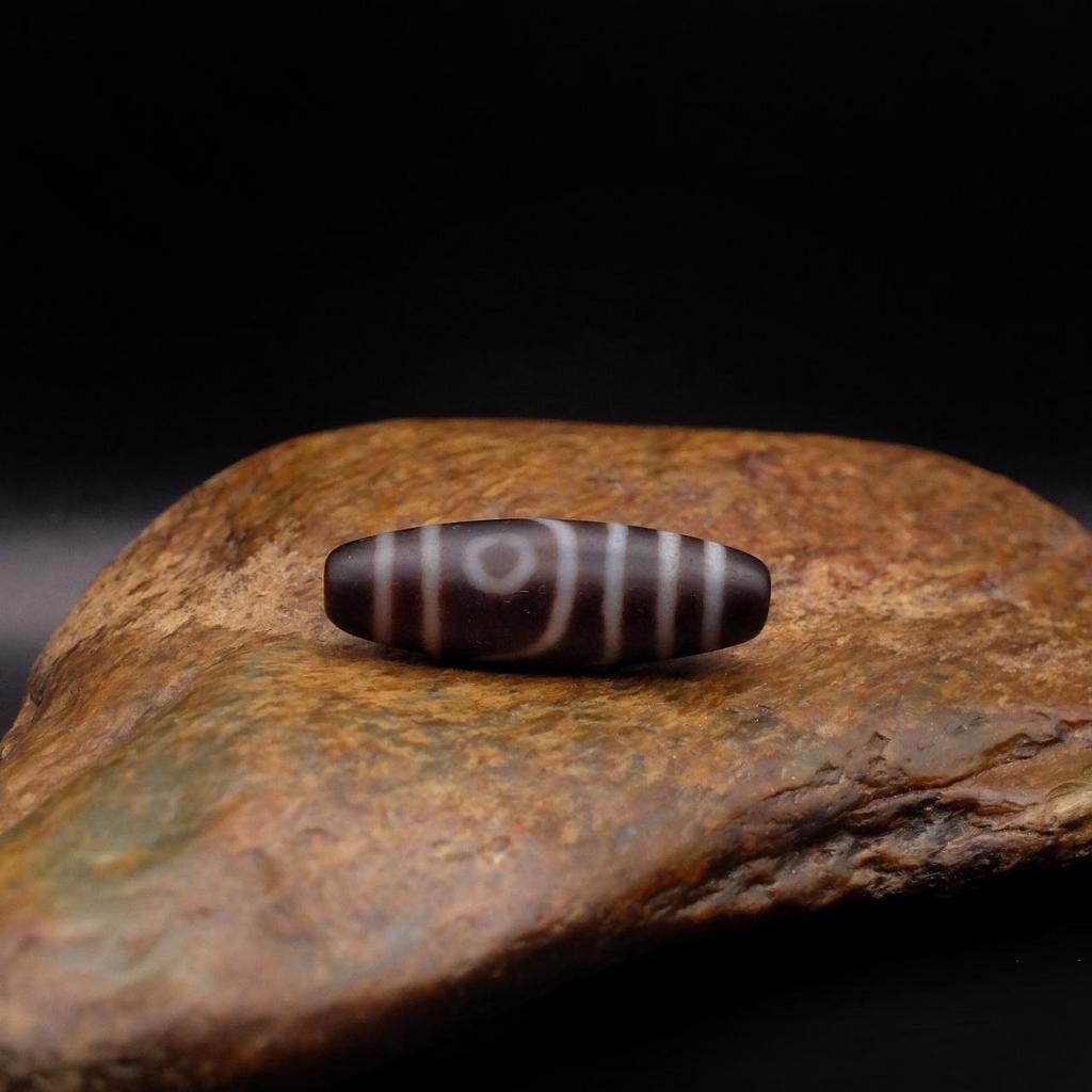 Бусина дзи 2 глаза №49