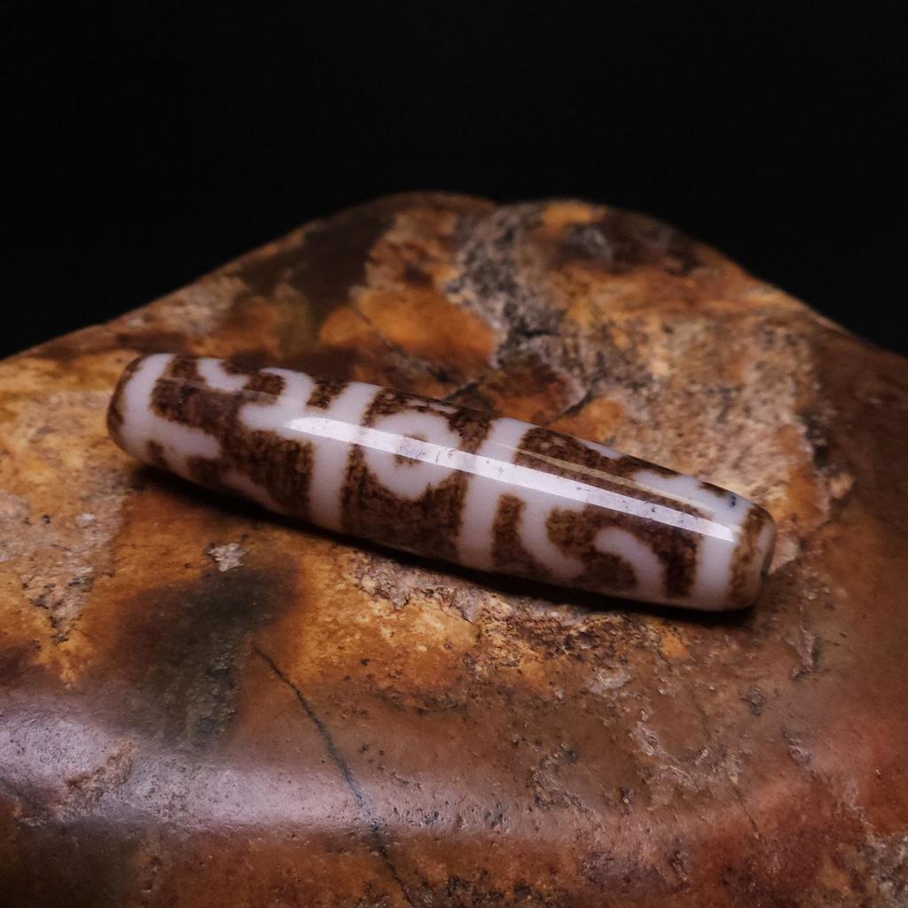 Бусина дзи 3 глаза и шапка падмасабхавы №14