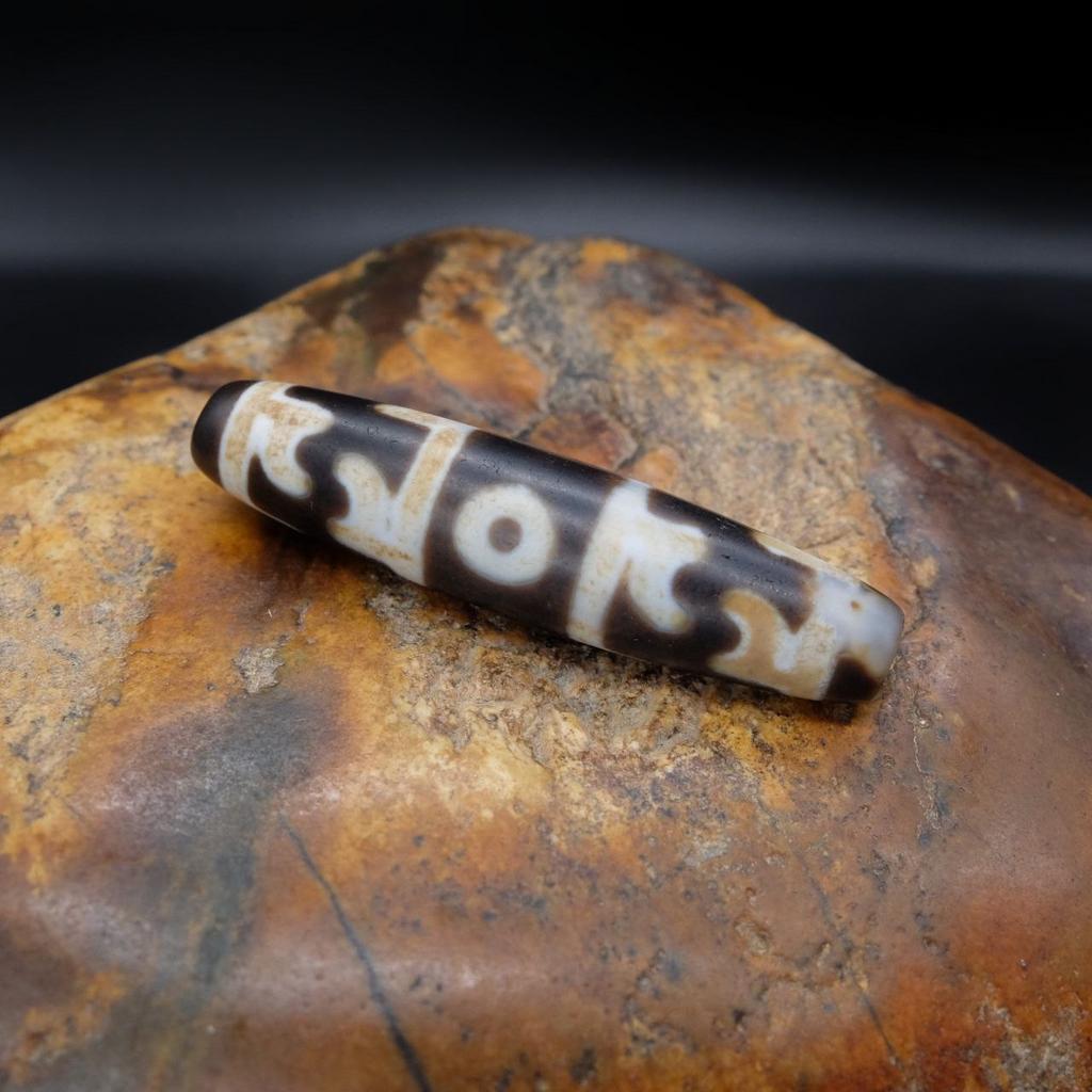 Бусина дзи 3 глаза и шапка падмасабхавы №14