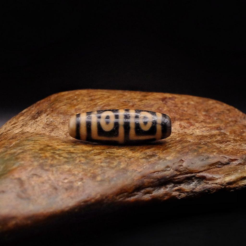 Дзи 4 глаза №13