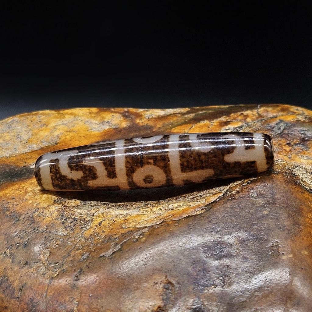 Бусина дзи 3 глаза и шапка падмасабхавы №16