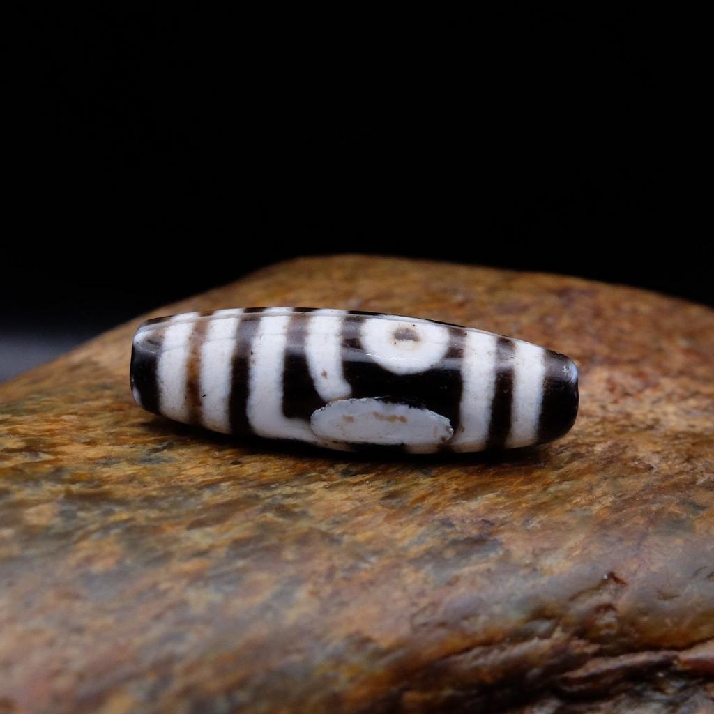 Бусина дзи 2 глаза №54