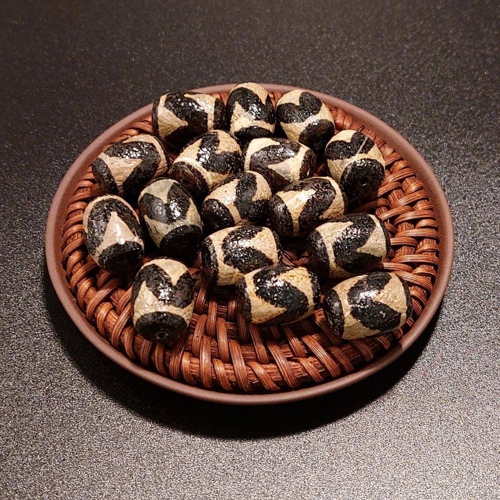 Бусина дзи зубы тигра №17