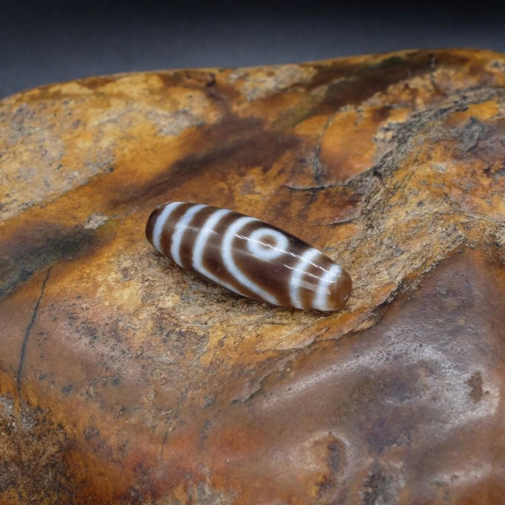 Бусина дзи 2 глаза №56