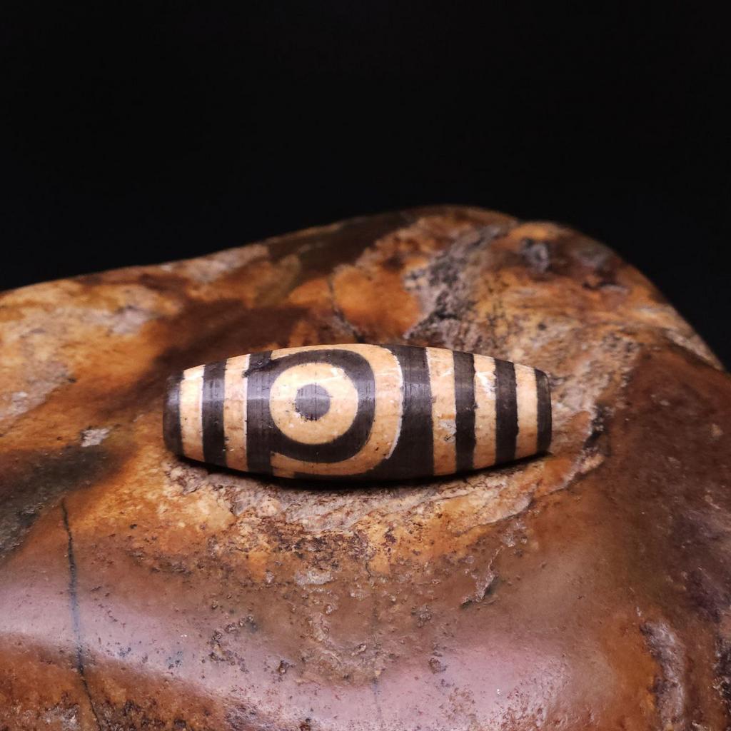 Бусина дзи 2 глаза №56