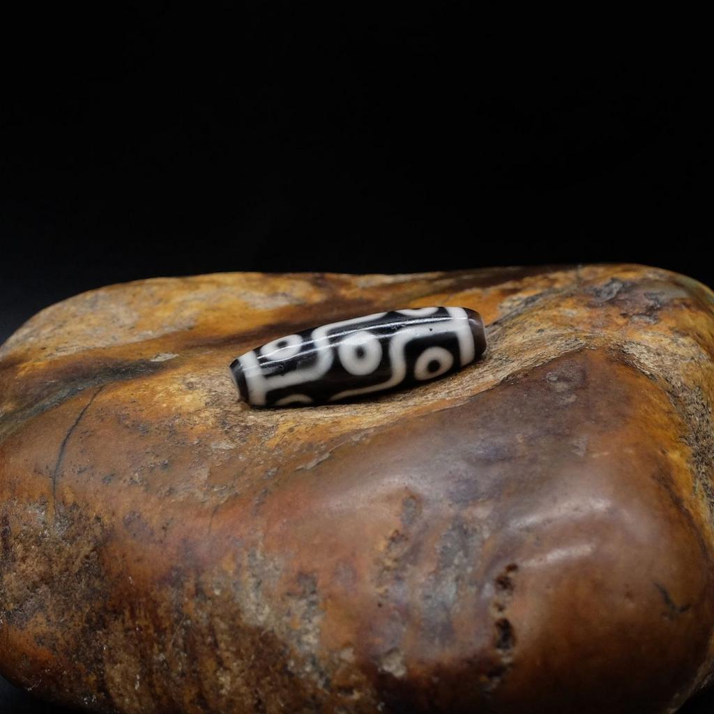 Бусина Дзи 9 глаз №22