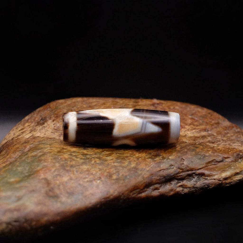 Бусина дзи Гаруда и молния N°5