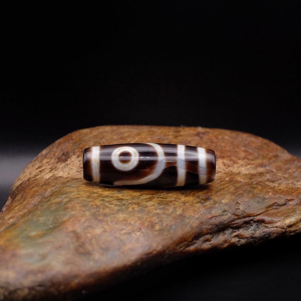 Бусина дзи 2 глаза №58