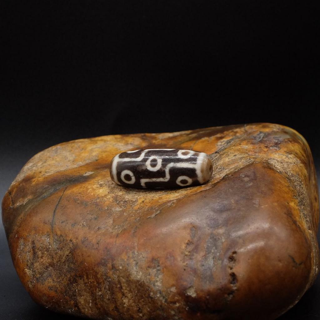 Бусина Дзи 9 глаз №31