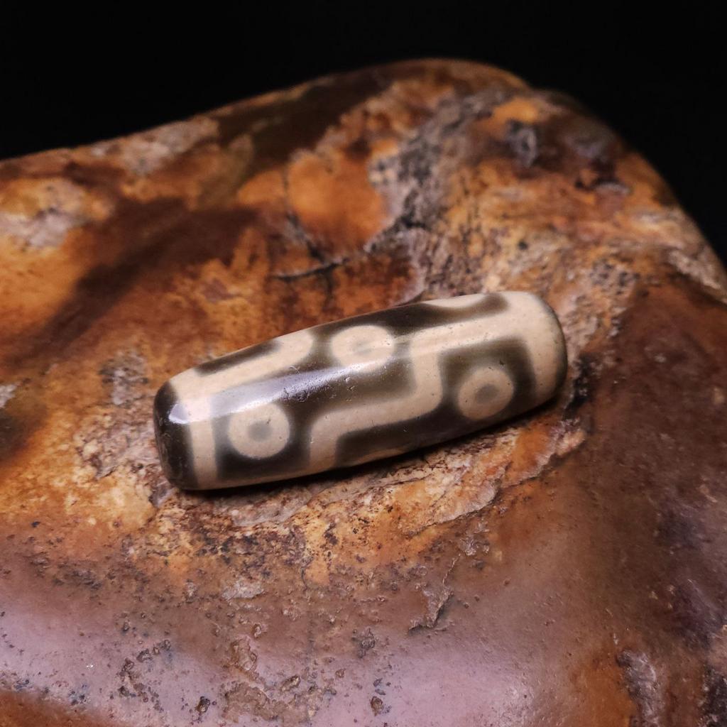 Бусина Дзи 9 глаз №36