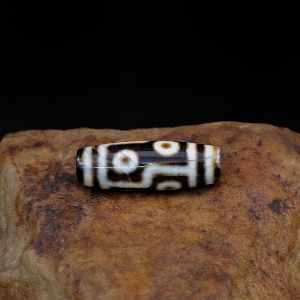 Бусина дзи 6 глаз №31