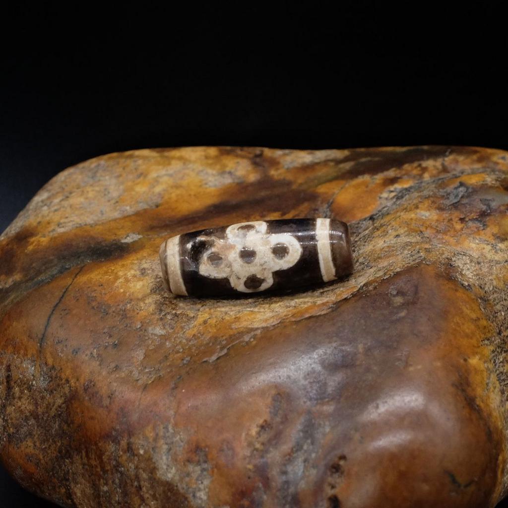 Бусина дзи Гаруда и молния N°8