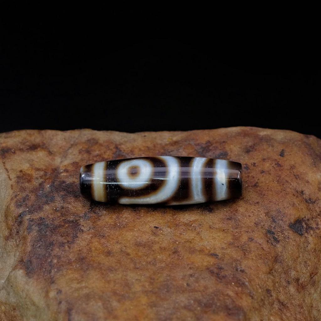 Бусина дзи 2 глаза №65