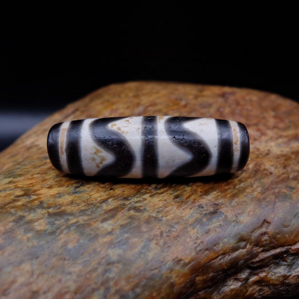 Бусина дзи двойные зубы тигра №26