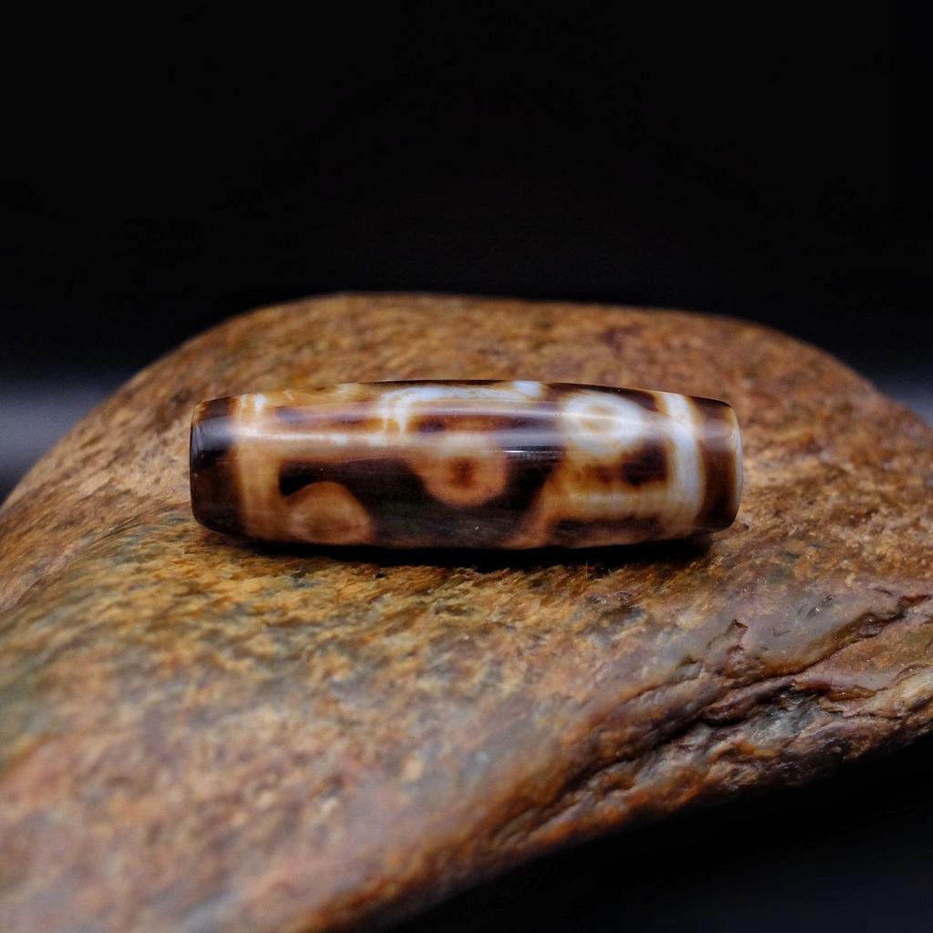 Бусина Дзи 9 глаз №42