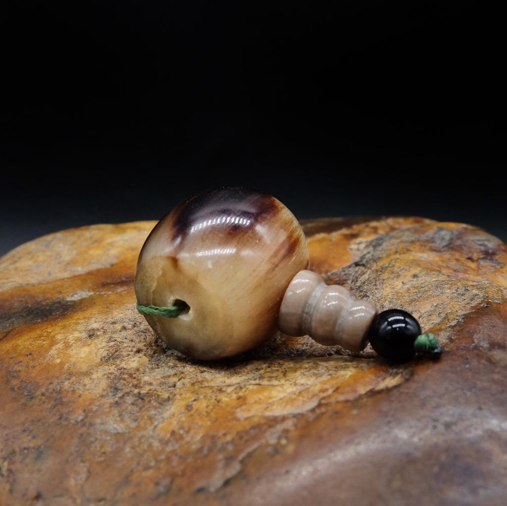 Гуру-бусина из рога буйвола большая