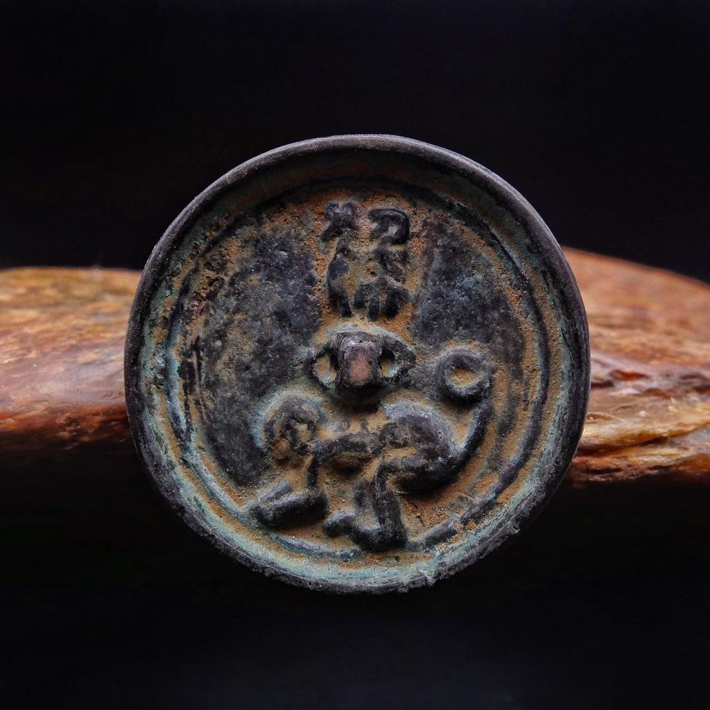 Шаманское зеркало с символом года (Обезьяна)