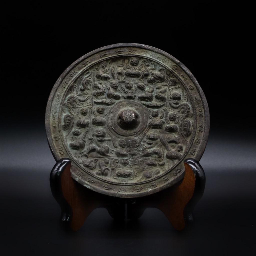 Шаманское зеркало с ликами