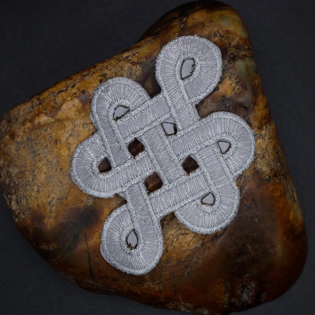 Нашивка Узел Счастья маленький серебряный