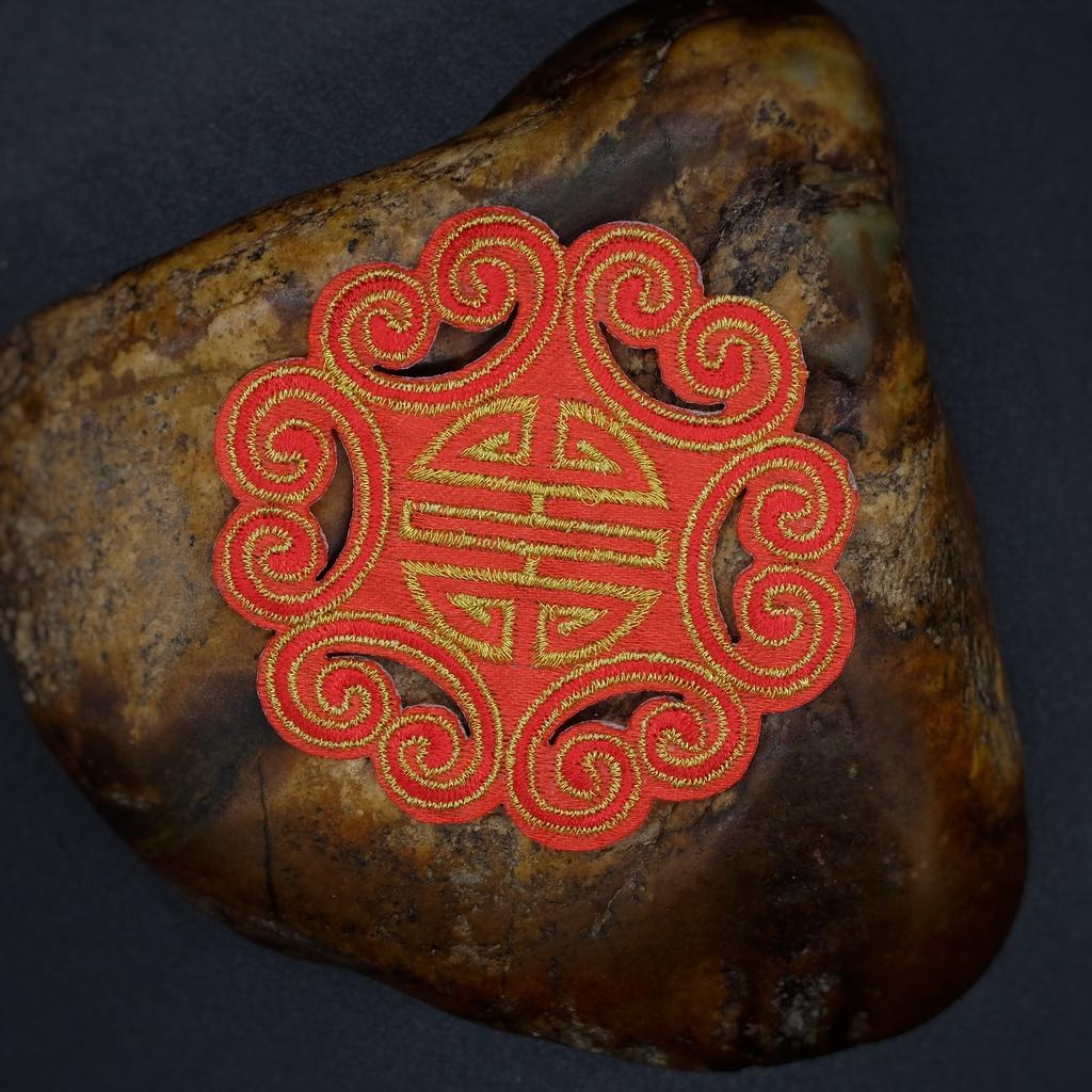 Нашивка символ "Шоу" красная