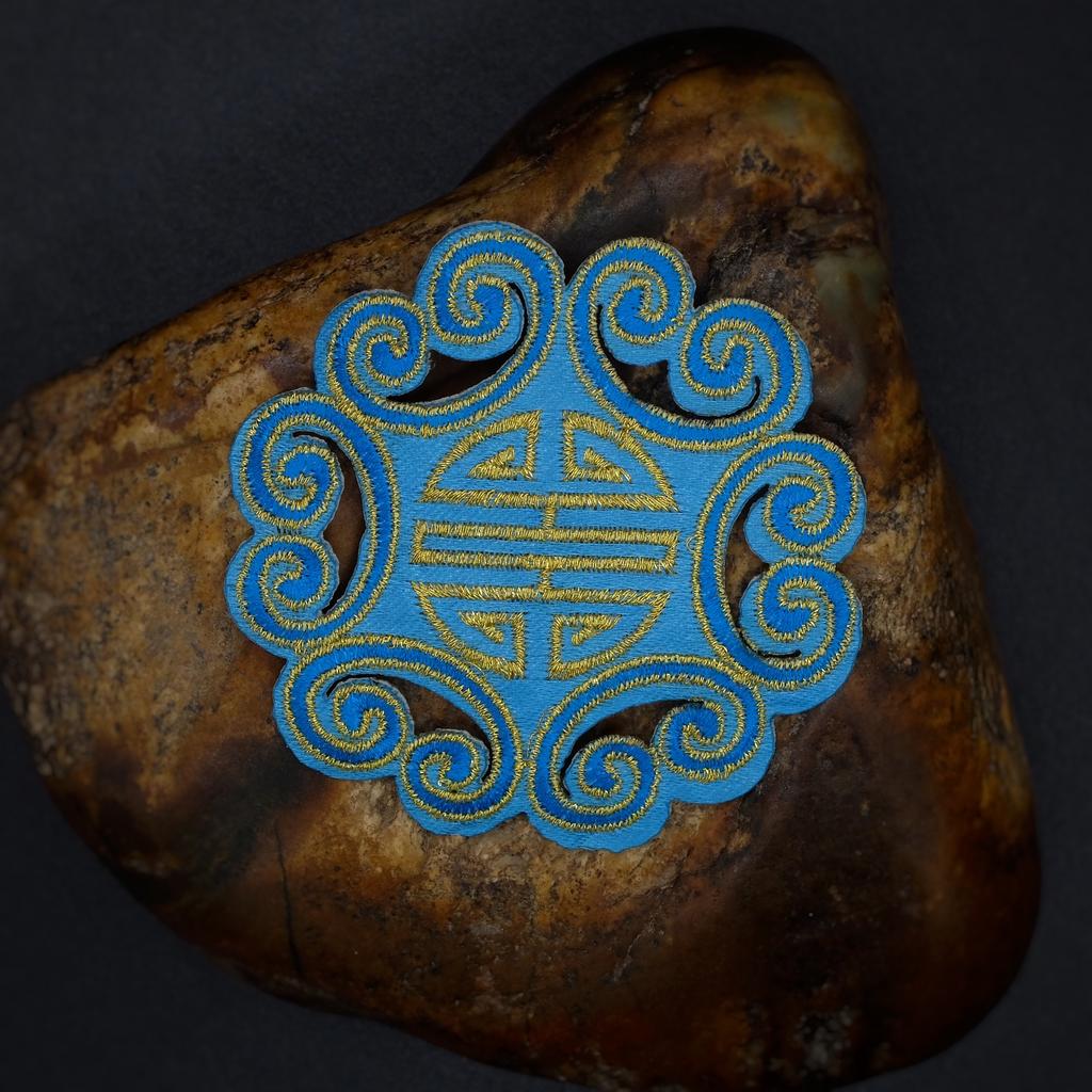 Нашивка символ "Шоу" голубая