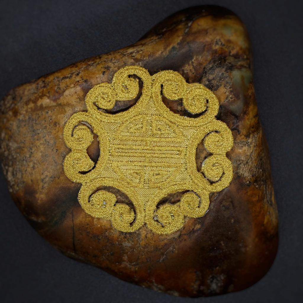 Нашивка символ "Шоу" жёлтая