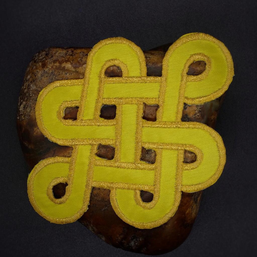 Нашивка Узел Счастья большой жёлтый