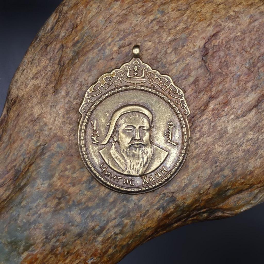 Подвеска с изображением Чингисхана