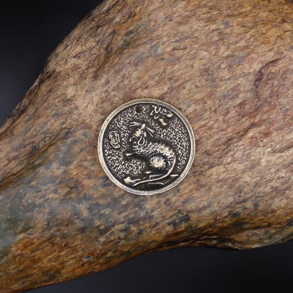 Медальон с символом года Крыса