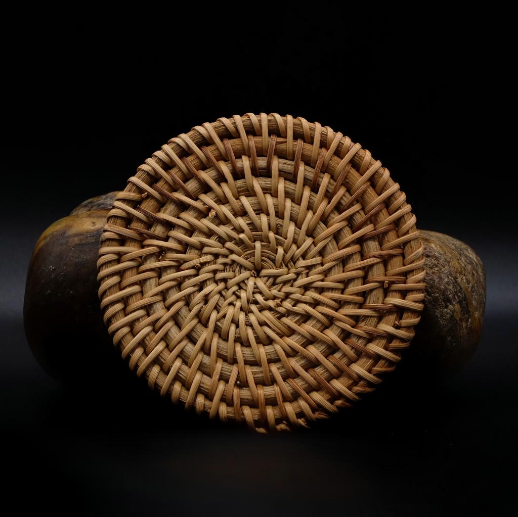 Подставка из ротанга