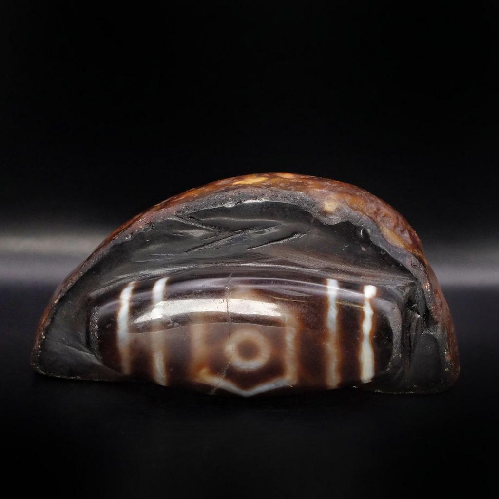 Алтарная дзи на камне "Кубера" N°2