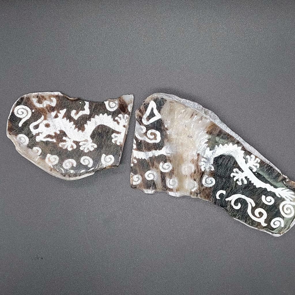 Алтарная композиция из двух частей с драконом