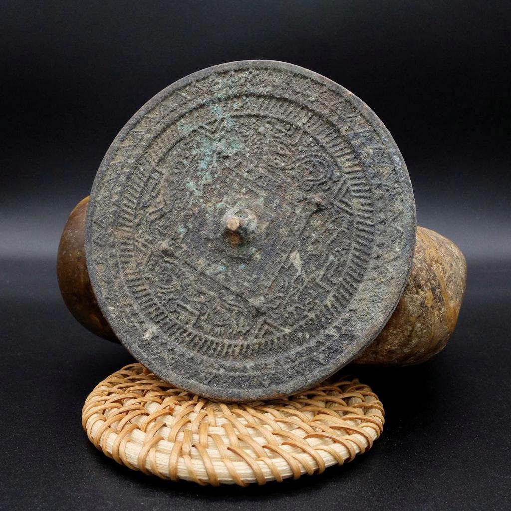 Шаманское зеркало с орнаментом N°2