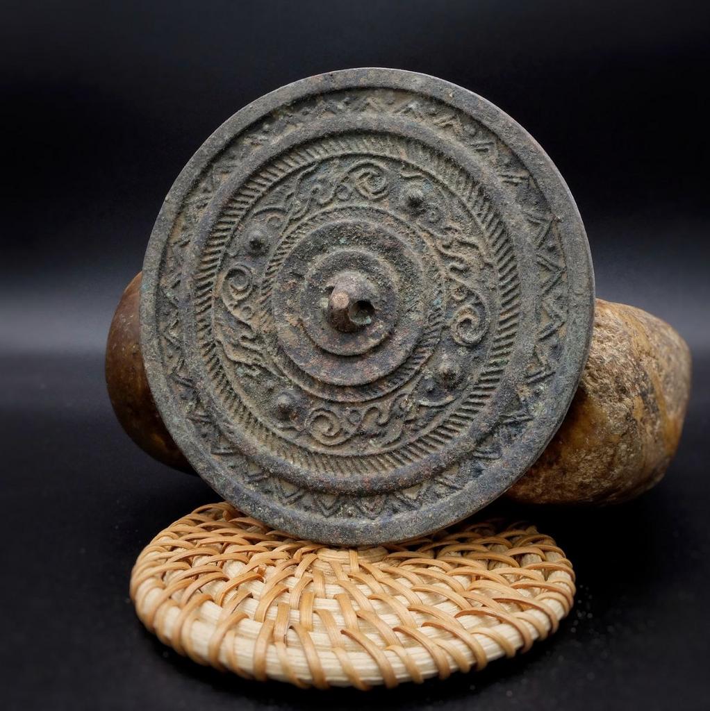 Шаманское зеркало с орнаментом N°3