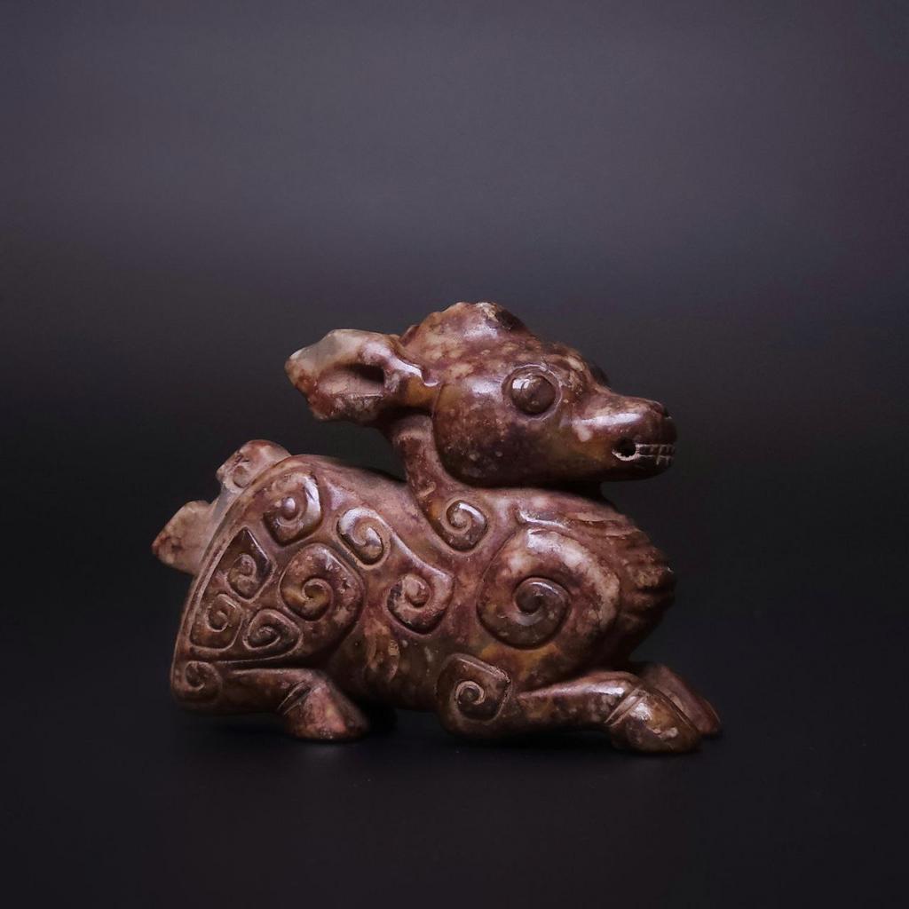 Нефритовая фигурка N°7