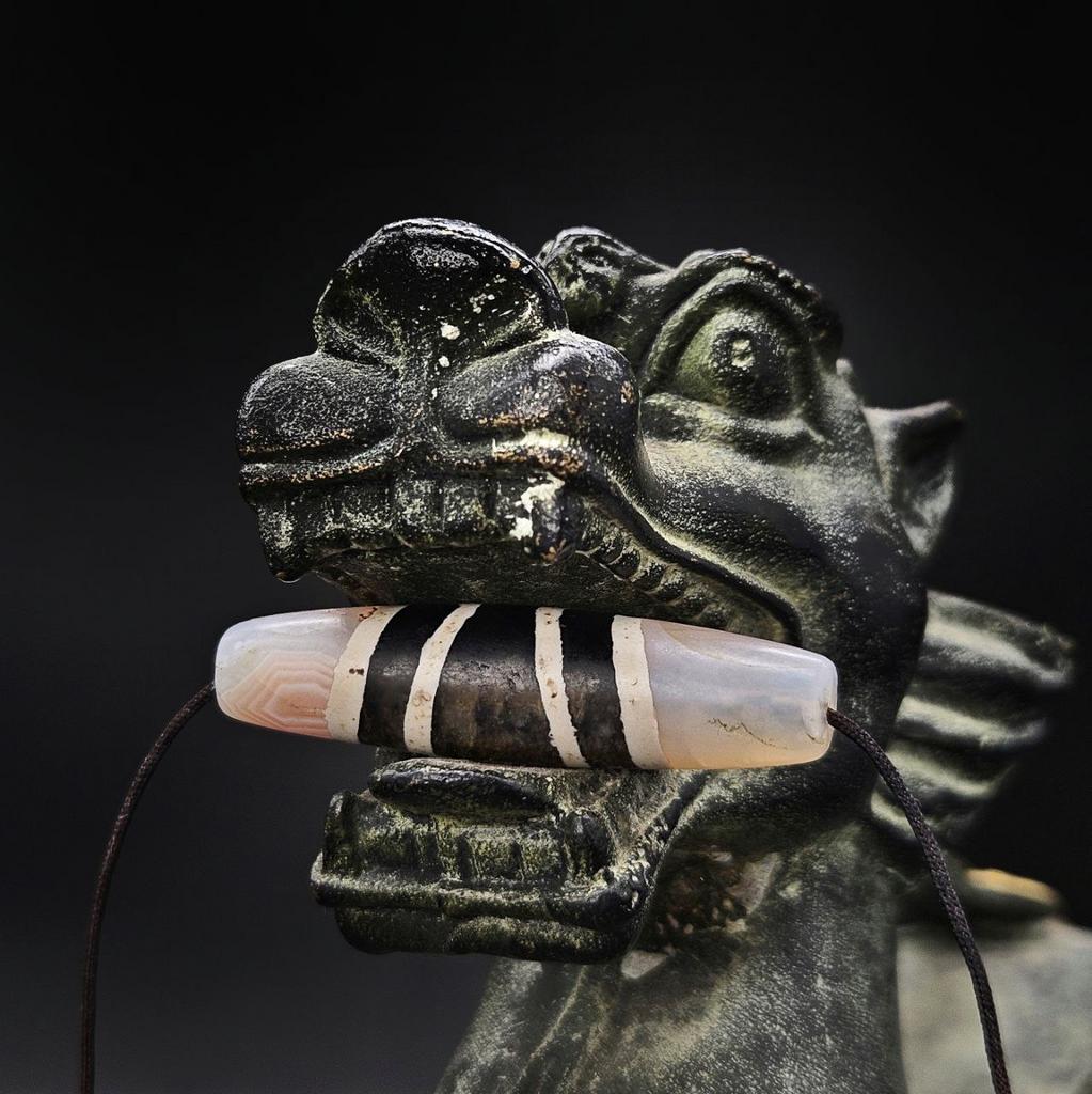 Старинная непальская бусина Чунг Дзи