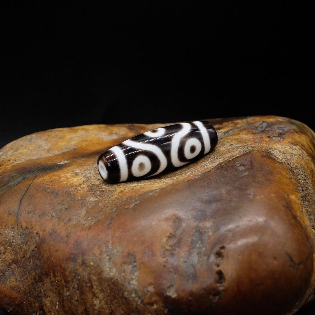 Бусина дзи 6 глаз №39