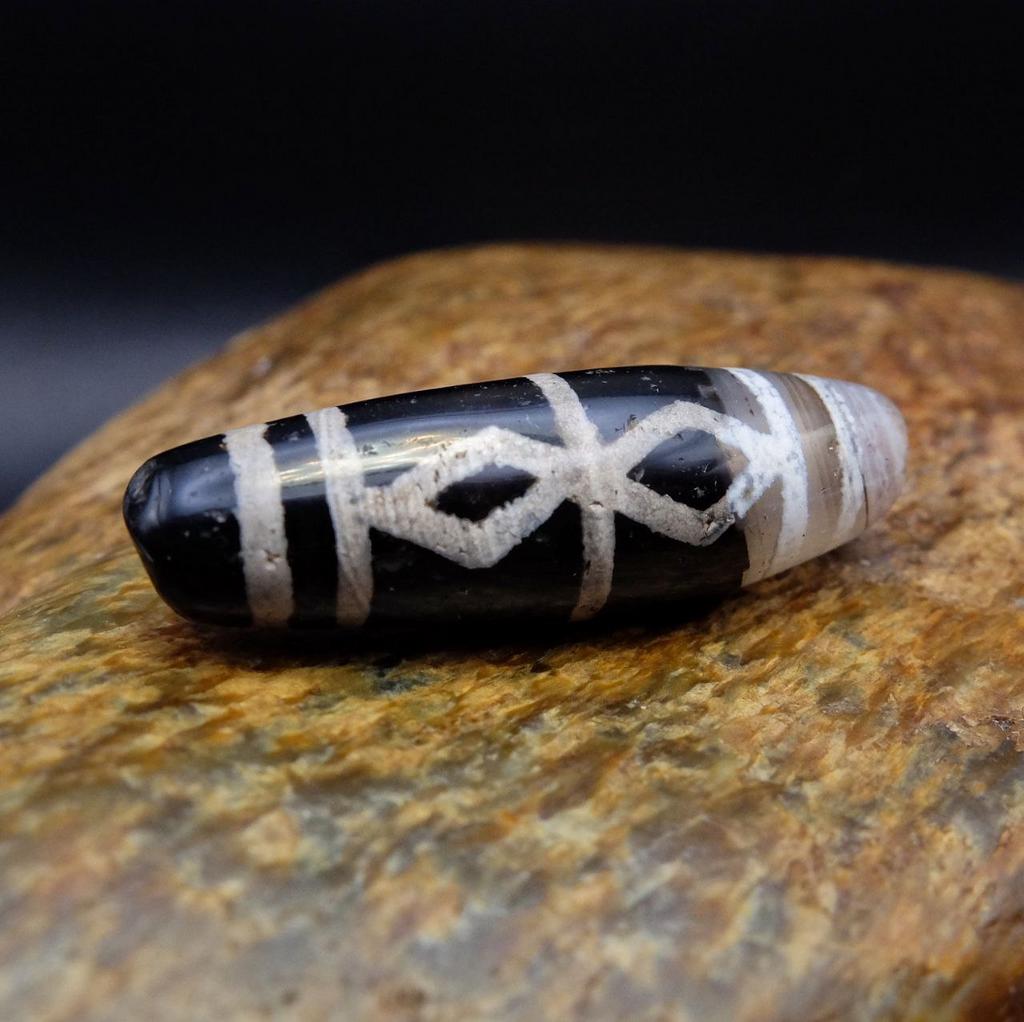 Дзи старинная чёрная N°6