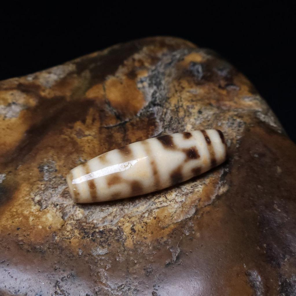 Бусина Дзи цветок лотоса с зубами тигра N°4