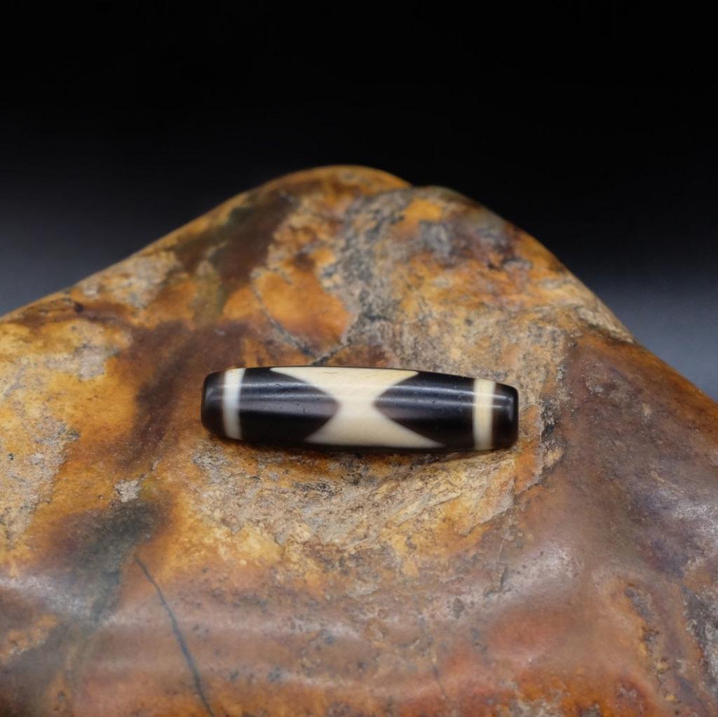 Бусина Дзи Гаруда и молния N°15