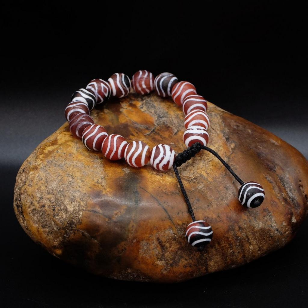 Браслет из бусин Дзи N°1