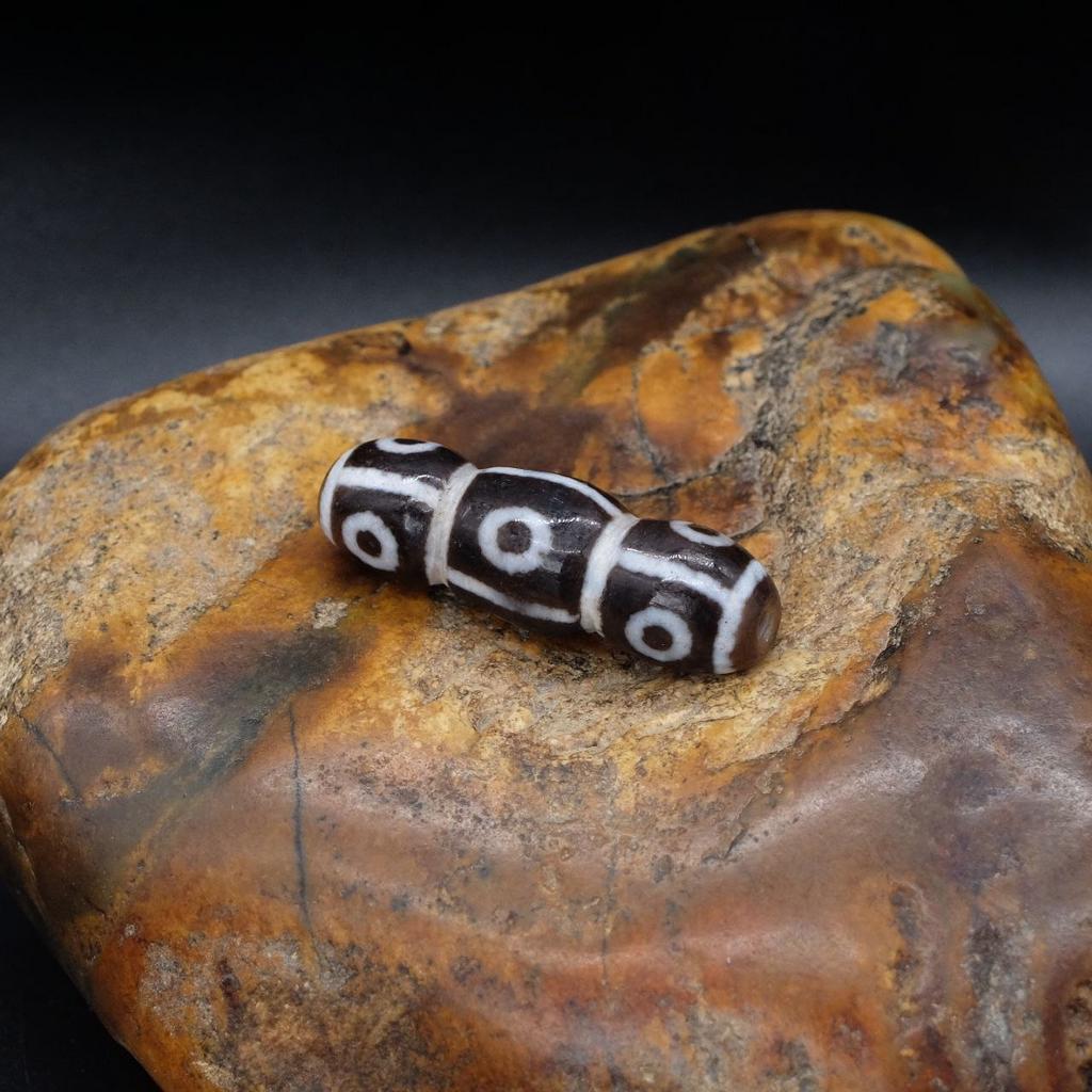 Тройная бусина Дзи 9 глаз N°1