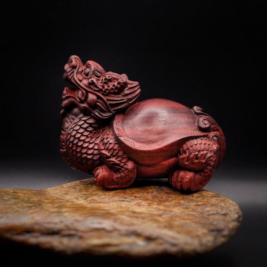 Фигурка из красного африканского сандала Черепаховый дракон с гладким панцирем