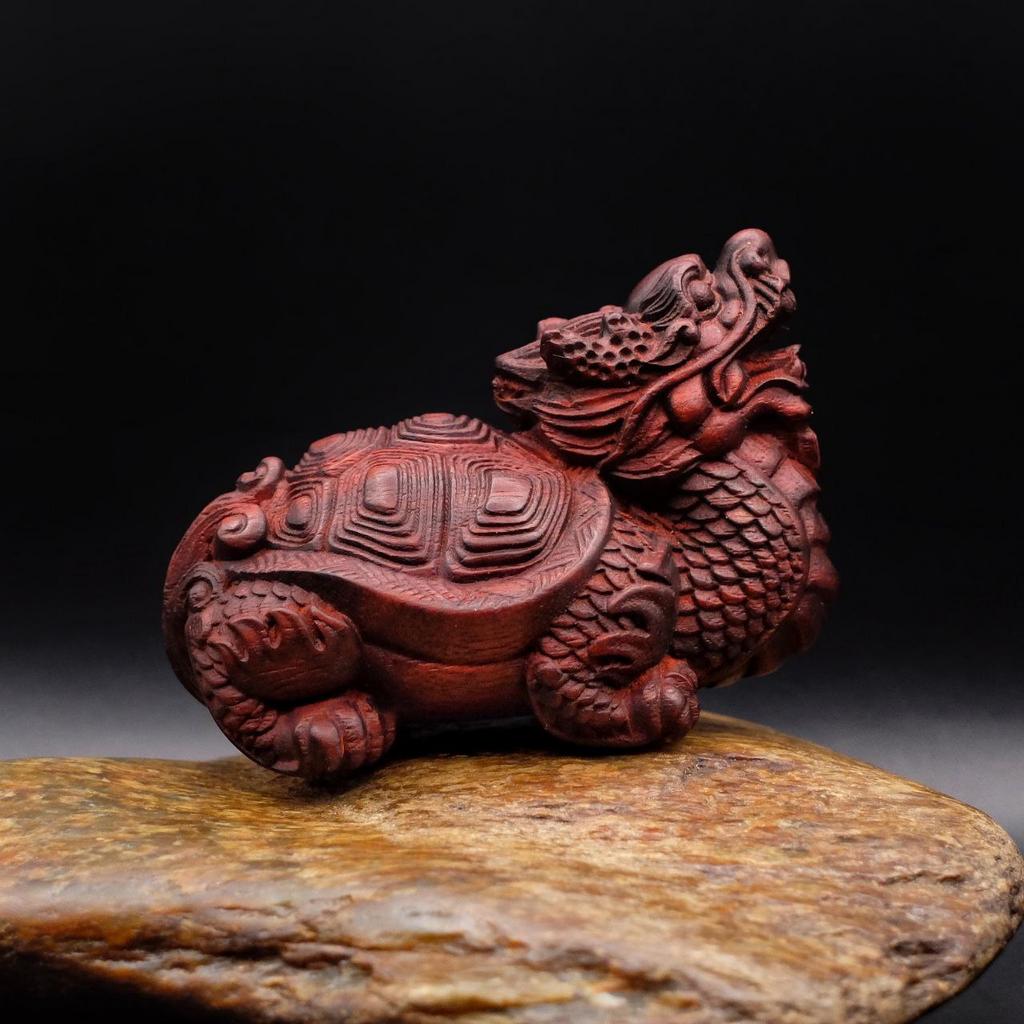 Фигурка из красного африканского сандала Черепаховый дракон
